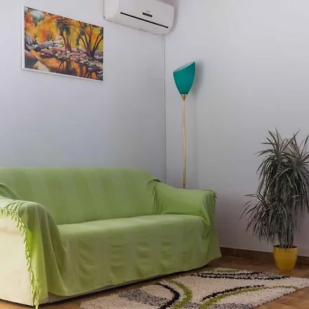 In 35205 Apartment *