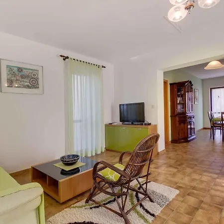 In 35205 Apartment *
